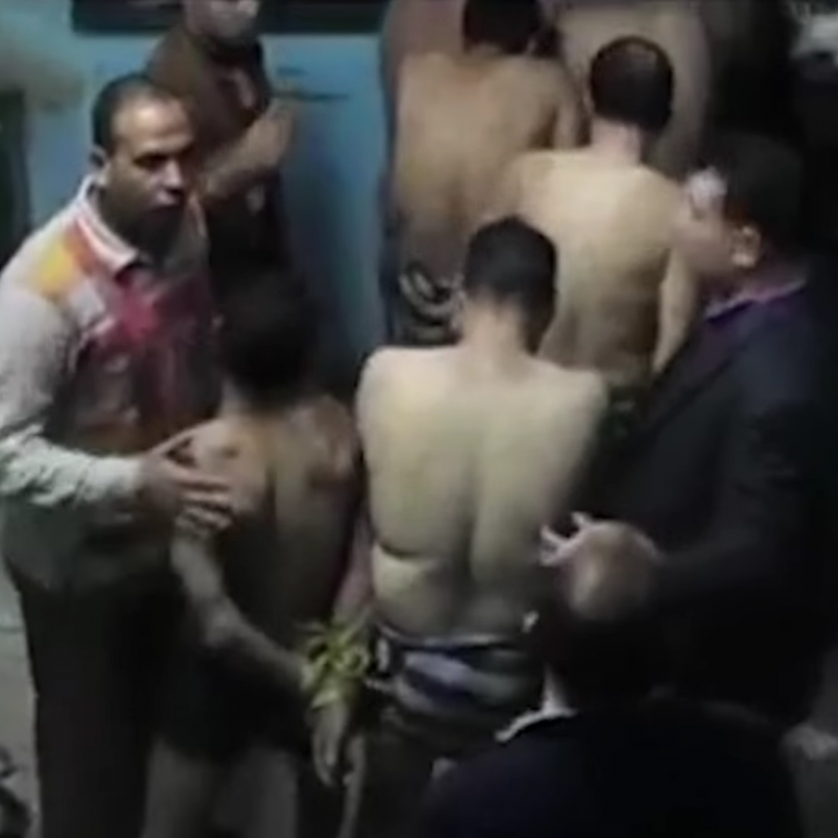 Extrait de la vidéo d'arrestation des 26 "homosexuels"