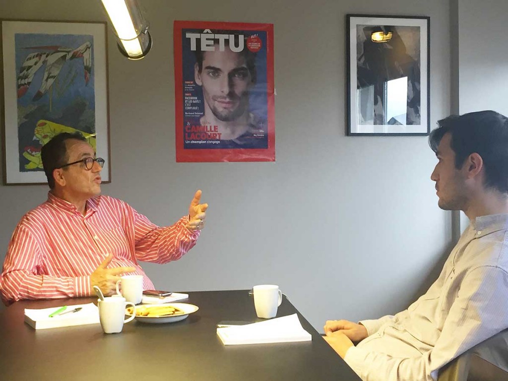 dialogue entre deux personnes qui se rencontre