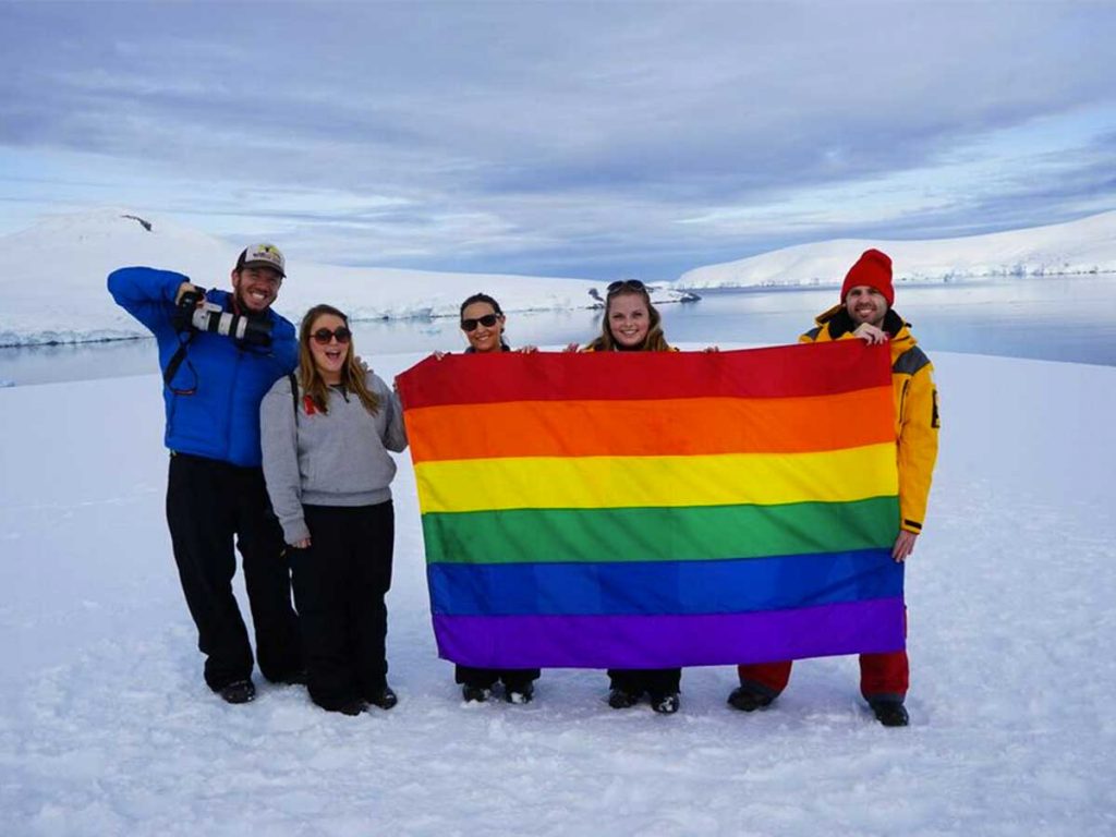 rainbow flag,premier continent LGBT-friendly,Antarctique