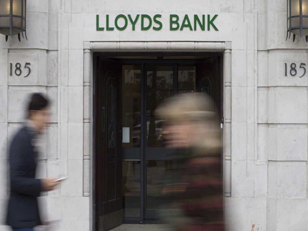 Llloyds Bank demande en mariage gay