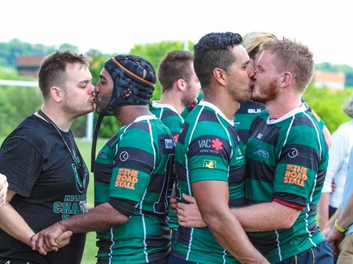 USA : un tournoi de rugby gay entre mêlées et câlins.
