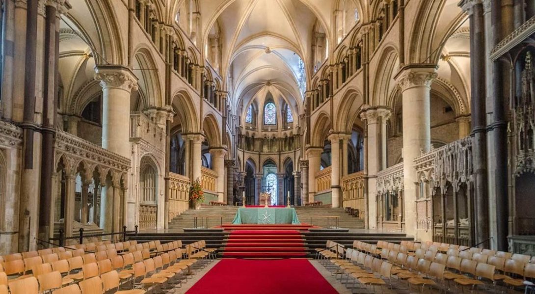 Espagne Une Eglise Catholique Soupconnee De Pratiquer Des Therapies De Conversion Tetu