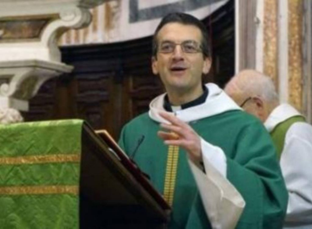 prêtre italien excommunication positions pro-LGBT