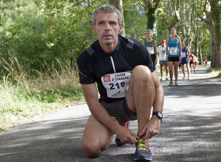 TÊTU De plus en plus libre Lambert Wilson totalement nu dans son