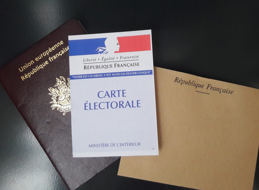 Tribune Front national Marine Le Pen Emmanuel Macron