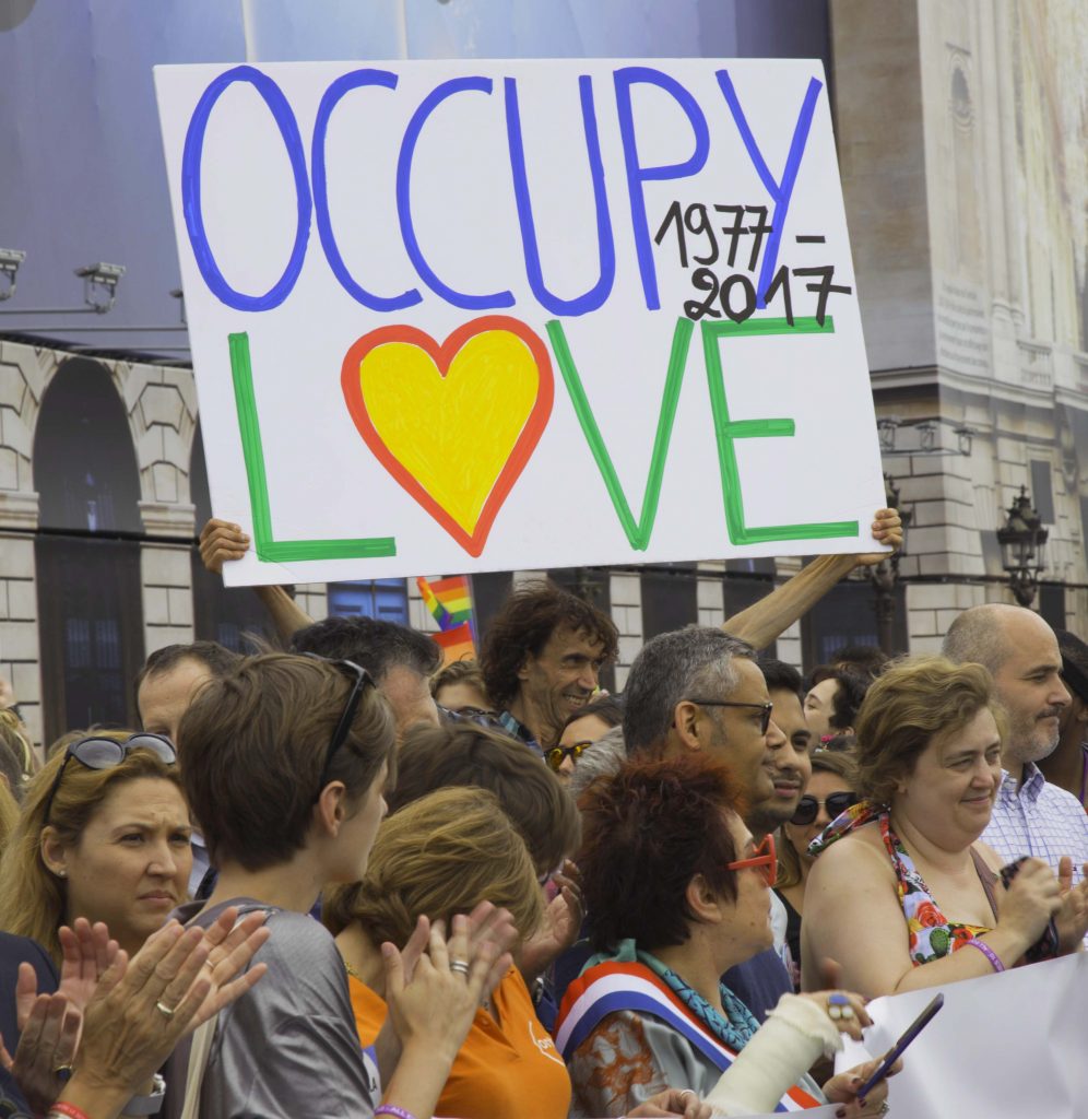 Marche des fiertés de Paris : Retour des politiques et célébration des diversités (PHOTOS)