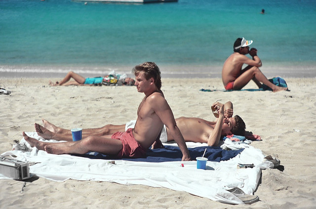 Ces photos vintage des plages gays des 80’s et 90’s donnent chaud !
