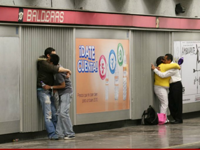 "Cajita feliz" : la drôle de tradition des gays dans le métro à Mexico