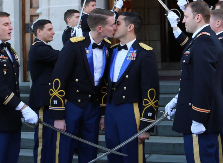 TÊTU Daniel et Vincent, premiers militaires à se marier devant les gradés américains