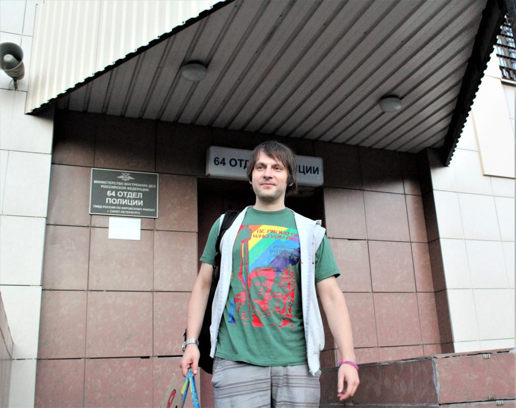 Répression des LGBT+ en Russie : Alekseï raconte sa violente arrestation lors d'une manif