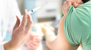 Le vaccin contre le HPV (papillomavirus) est recommandé pour les gays jusqu'à l'âge de 26 ans.