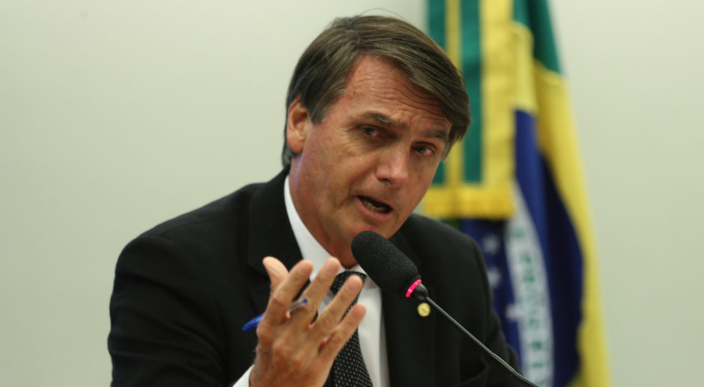 Brésil : Bolsonaro veut effacer les contenus LGBT des manuels scolaires