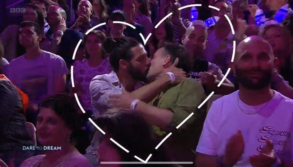 Un baiser gay enflamme la première demi-finale de l'Eurovision
