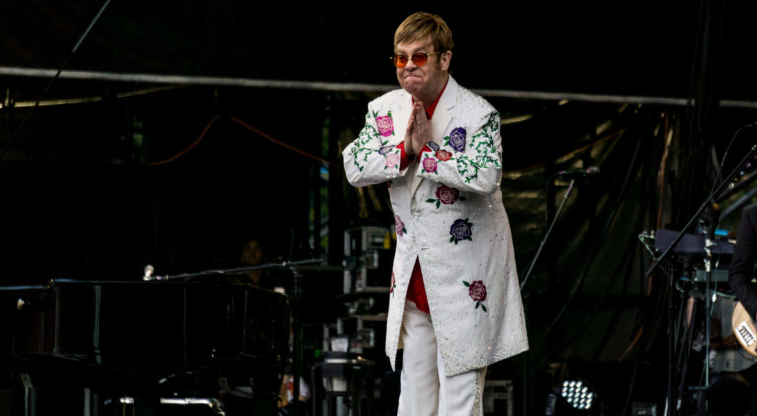 Elton_John_-_Twickenham_Stoop_-_Saturday_3rd_June_2017_EltonTwicStoop030617-7_34966616761-e1560865082145.jpg