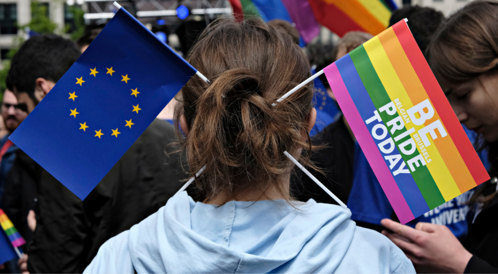 drapeau union européenne rainbow femme dos