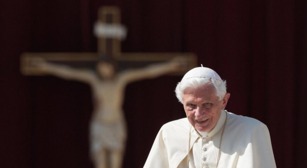 Le pape émérite Benoît XVI compare le mariage pour tous à "l'Antéchrist"