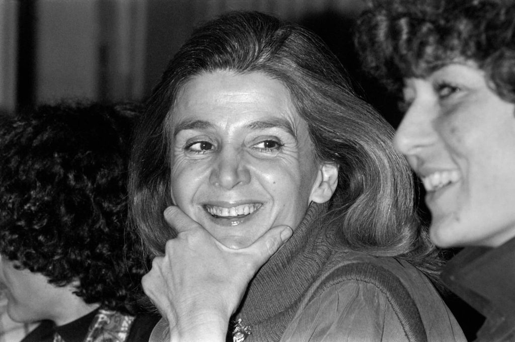 L'avocate Gisèle Halimi, président du mouvement "Choisir", anime un débat, le 6 mars 1978, au Havre.