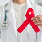 "On a vu des patients revenir de la mort" : des soignants racontent l'épidémie de sida