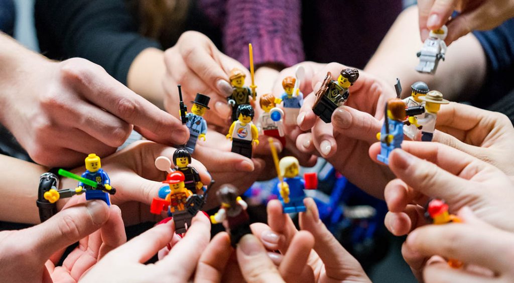 Un Ken Triton et des Lego pour tous·tes : le jouet de Noël 2021 s'éloigne du genre