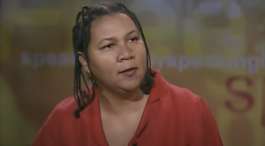 États-Unis : bell hooks, autrice afroféministe et queer, est morte