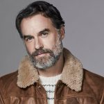 Après "Looking" et "The White Lotus", l'acteur gay Murray Bartlett sera bi dans une série sur les Chippendales