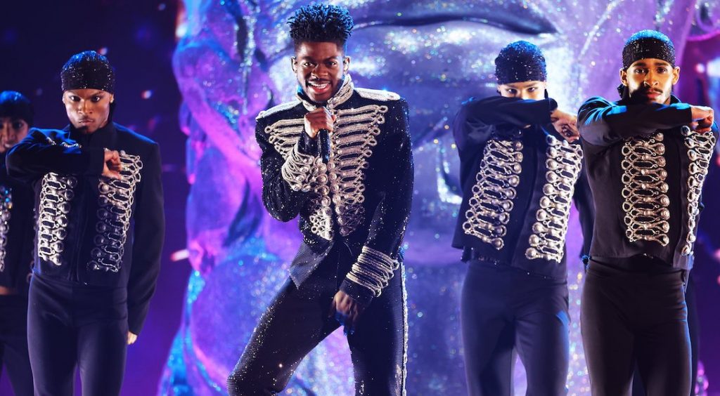 Grammy Awards 2022 : Lil Nas X enflamme la cérémonie avec un medley explosif