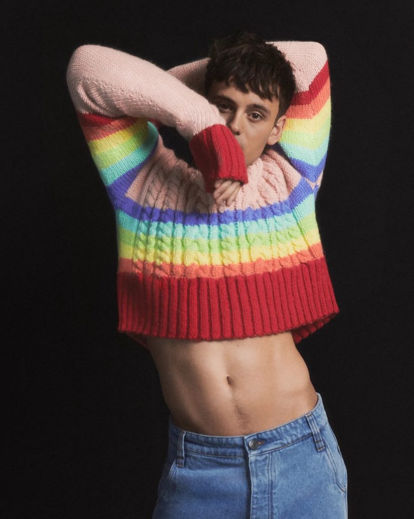 AMI s'associe à Tom Daley pour tricoter une collection Pride