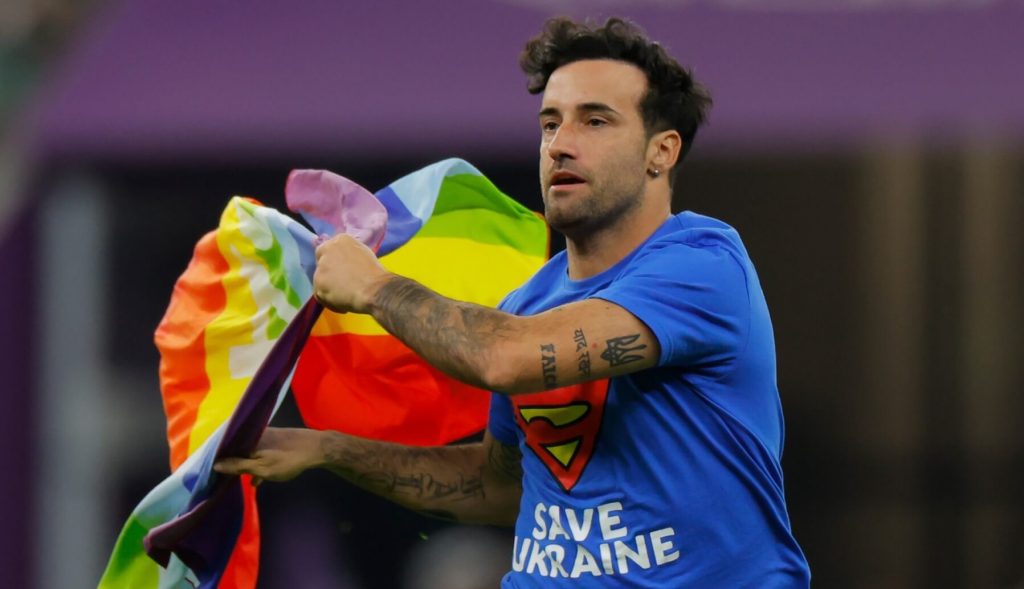 Mario Ferri,Il Falcon,Coupe du monde,Mondial,CDM,football,Portugal,Uruguay,drapeau,arc-en-ciel,LGBT,LGBTQI+,Qatar