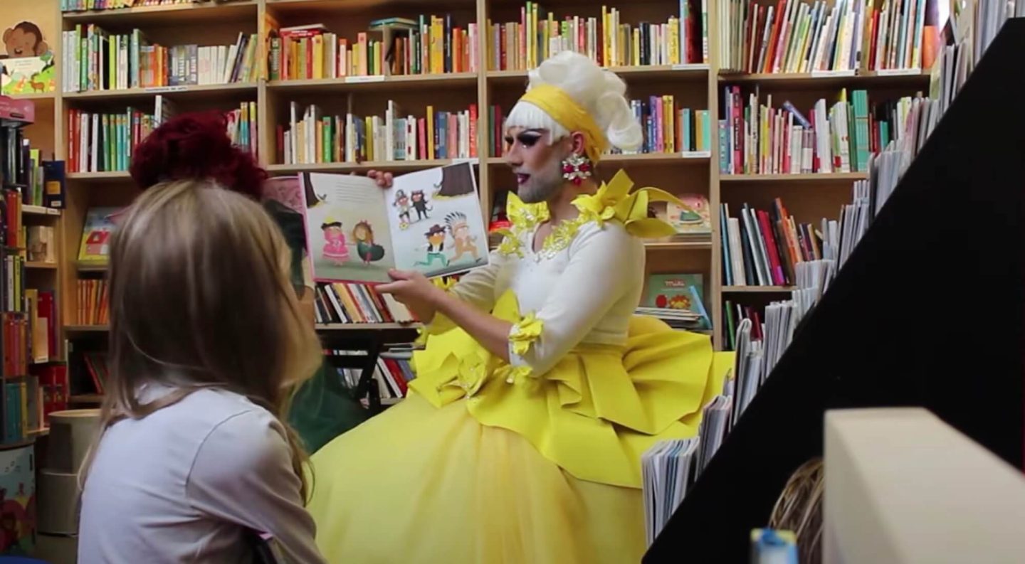 La drag queen Shanna Banana anime à Toulouse des lectures de contes pour enfants