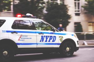 La police de New York fait face à un nouveau type d'agression LGBTphobes.
