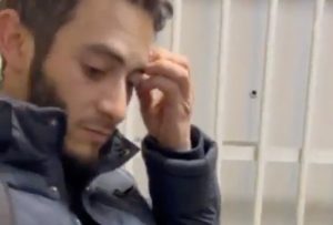 Idris Arsamikov, homme gay de 28 ans, est retenu en Tchétchénie