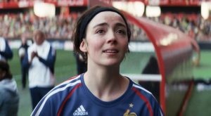 Garance Marillier incarne la footballeuse lesbienne Marinette Pichon au cinéma
