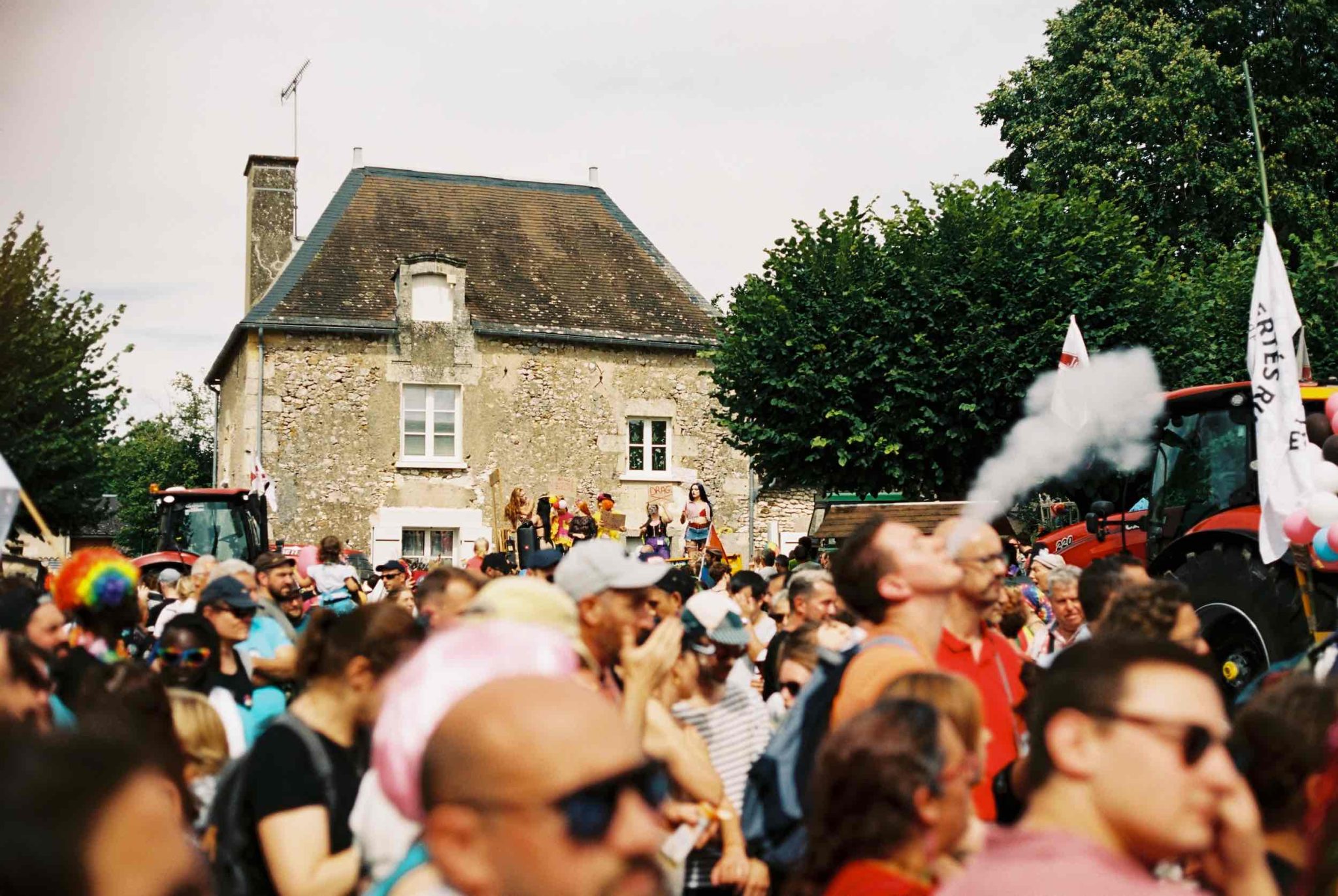[Photos] Reportage à la Pride rurale LGBT de Chenevelles