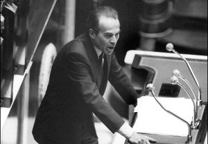 Robert Badinter défendant l'abolition de la peine de mort à l'Assemblée nationale, 1981.