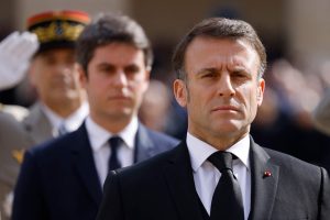 Emmanuel Macron et son quatrième Premier ministre, Gabriel Attal.