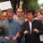 Le futur maire de Paris, Bertrand Delanoë (à gauche), et l'ancien ministre de la Culture Jack Lang lors de la Gay Pride de 1999.