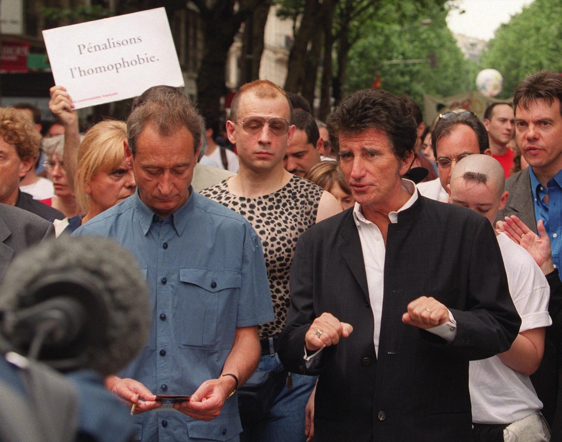 Le futur maire de Paris, Bertrand Delanoë (à gauche), et l'ancien ministre de la Culture Jack Lang lors de la Gay Pride de 1999.