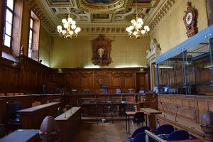 Le procès a lieu devant la cour d'assises de Paris.