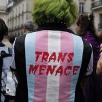 Dos de veste "Trans Menace" à la manifestation Riposte trans à Nantes le 26 mai 2024