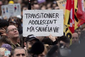 Manifestation de "Riposte trans" le 5 mai 2024 place de la République à Paris.