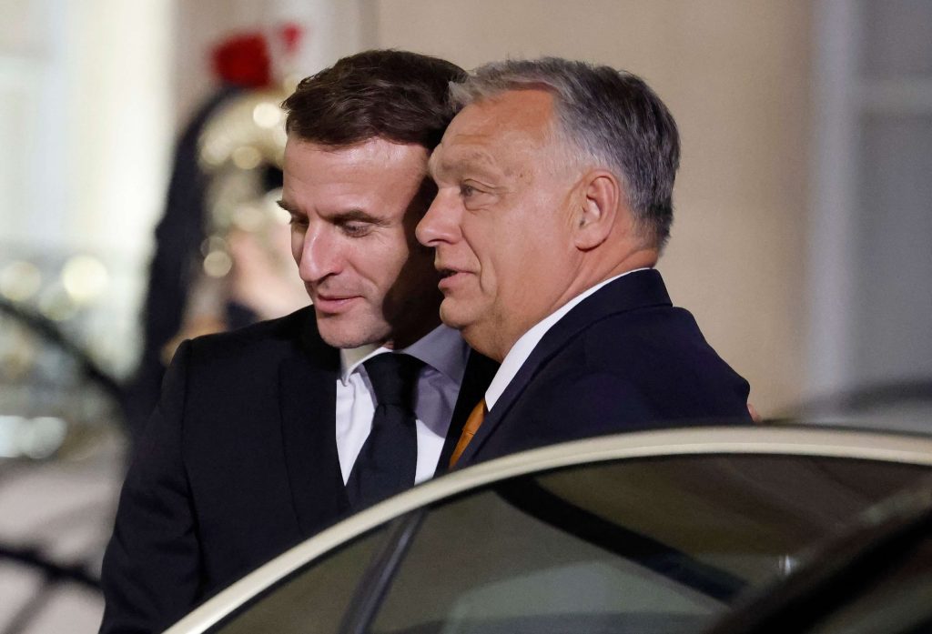 Emmanuel Macron accueille le Premier ministre hongrois Viktor Orban, le 22 octobre 2024.