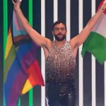 Marco Mengoni, représentant de l’Italie, lors de la parade des drapeaux de l’Eurovision 2023.