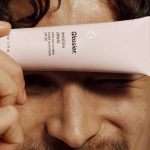 Glossier, Invisible Shield, SPF50, 40€ les 50ml.