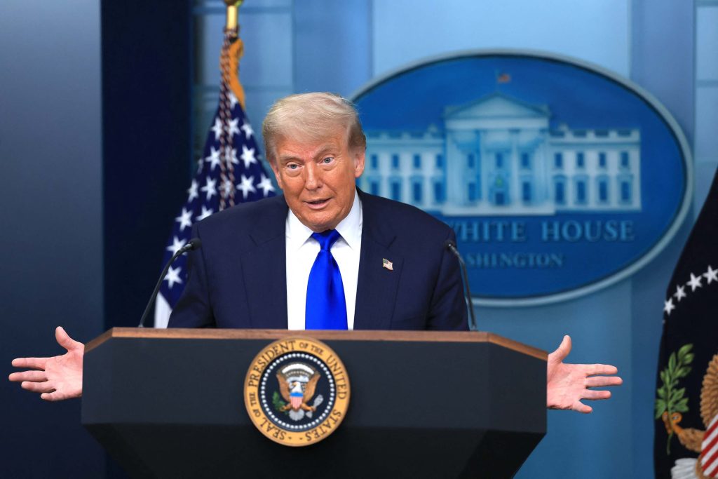 Le président américain Donald Trump a donné une conférence de presse à la Maison-Blanche après l'annonce des décisions de la Cour suprême.