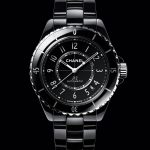 L'iconique montre J12 de Chanel.