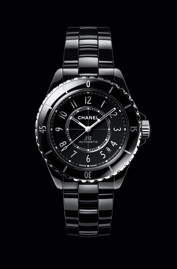 L'iconique montre J12 de Chanel.