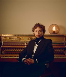 Uèle Lamore.