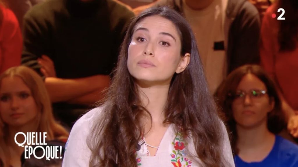 Dora Moutot dans "Quelle époque !" sur France 2.